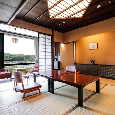 Yamashiro Onsen Miyabi No Yado Kaga Hyakumangoku Hotel Buitenkant foto