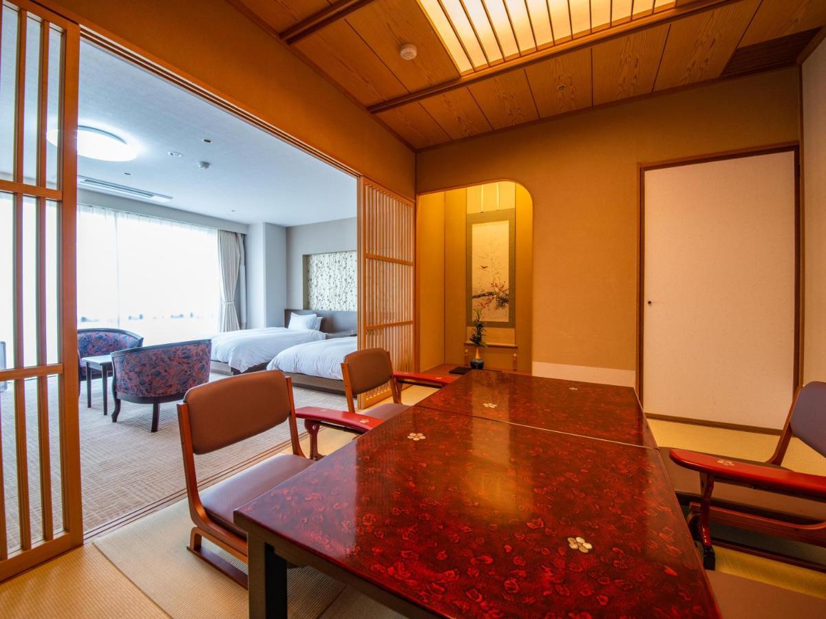 Yamashiro Onsen Miyabi No Yado Kaga Hyakumangoku Hotel Buitenkant foto