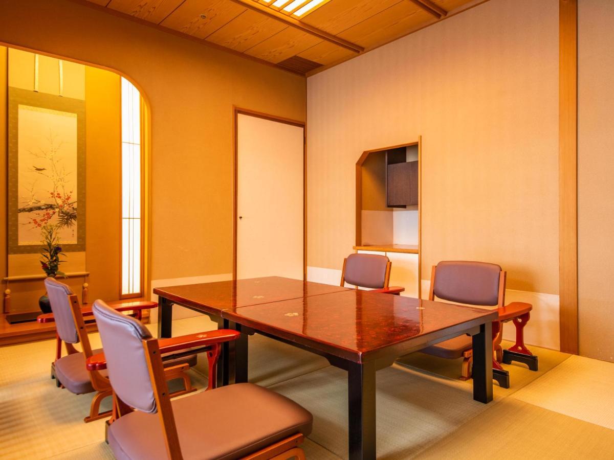 Yamashiro Onsen Miyabi No Yado Kaga Hyakumangoku Hotel Buitenkant foto