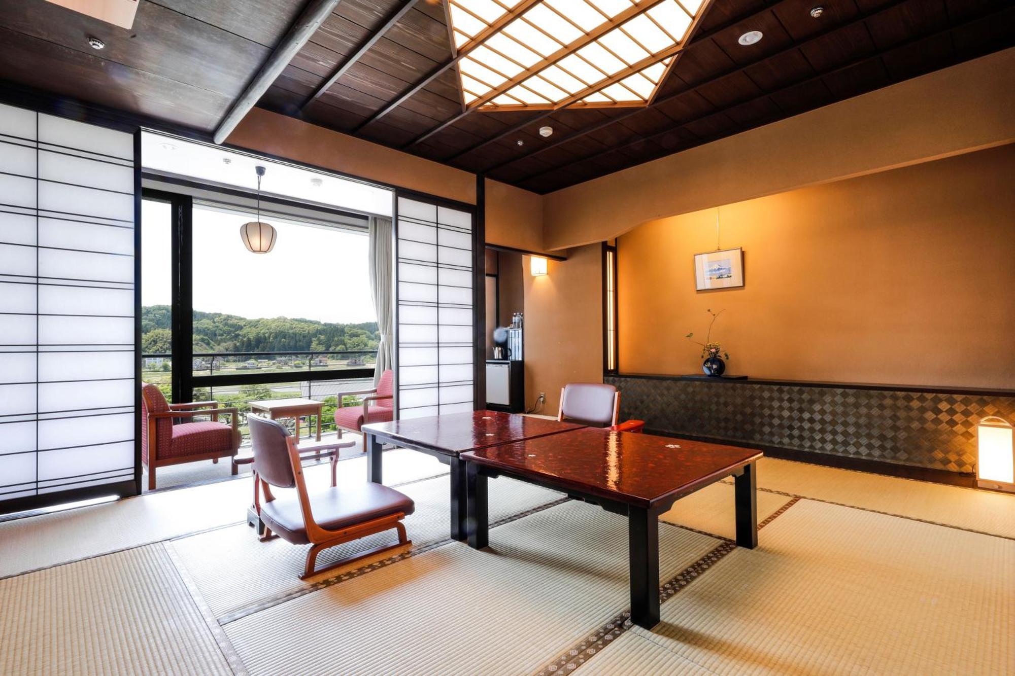 Yamashiro Onsen Miyabi No Yado Kaga Hyakumangoku Hotel Buitenkant foto
