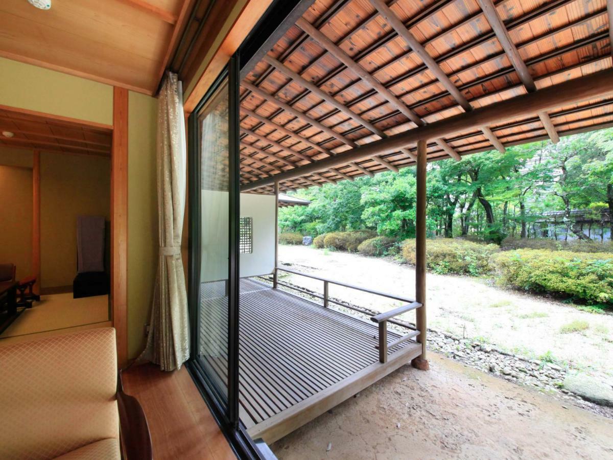Yamashiro Onsen Miyabi No Yado Kaga Hyakumangoku Hotel Buitenkant foto