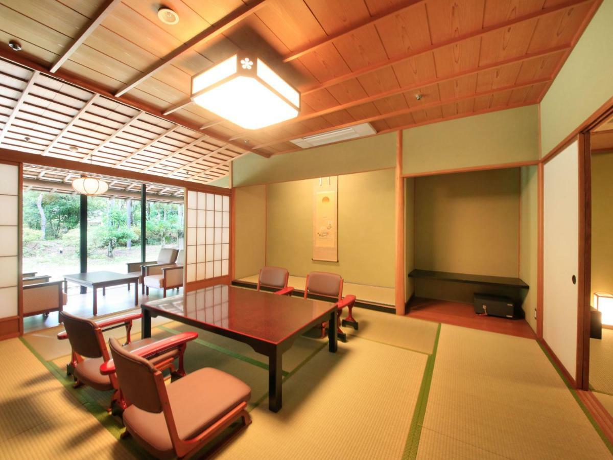 Yamashiro Onsen Miyabi No Yado Kaga Hyakumangoku Hotel Buitenkant foto