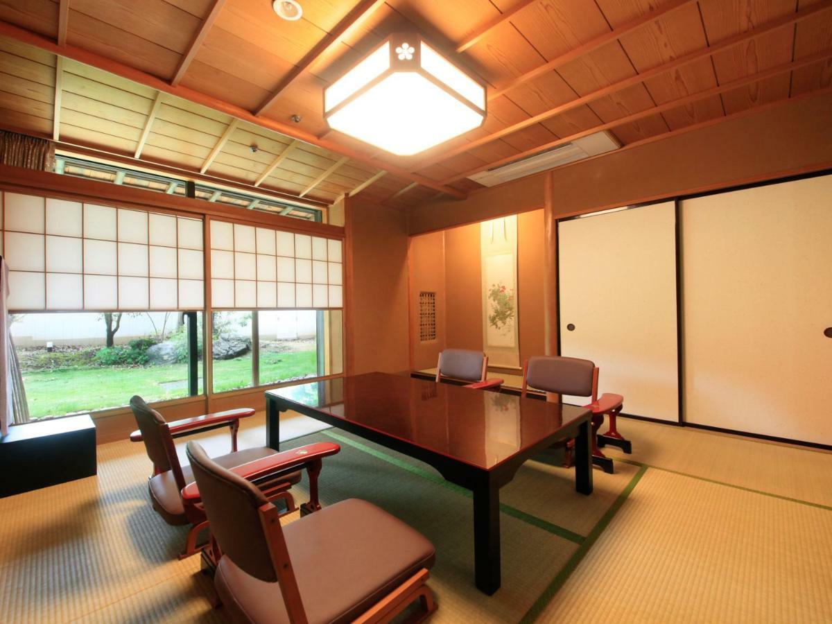 Yamashiro Onsen Miyabi No Yado Kaga Hyakumangoku Hotel Buitenkant foto