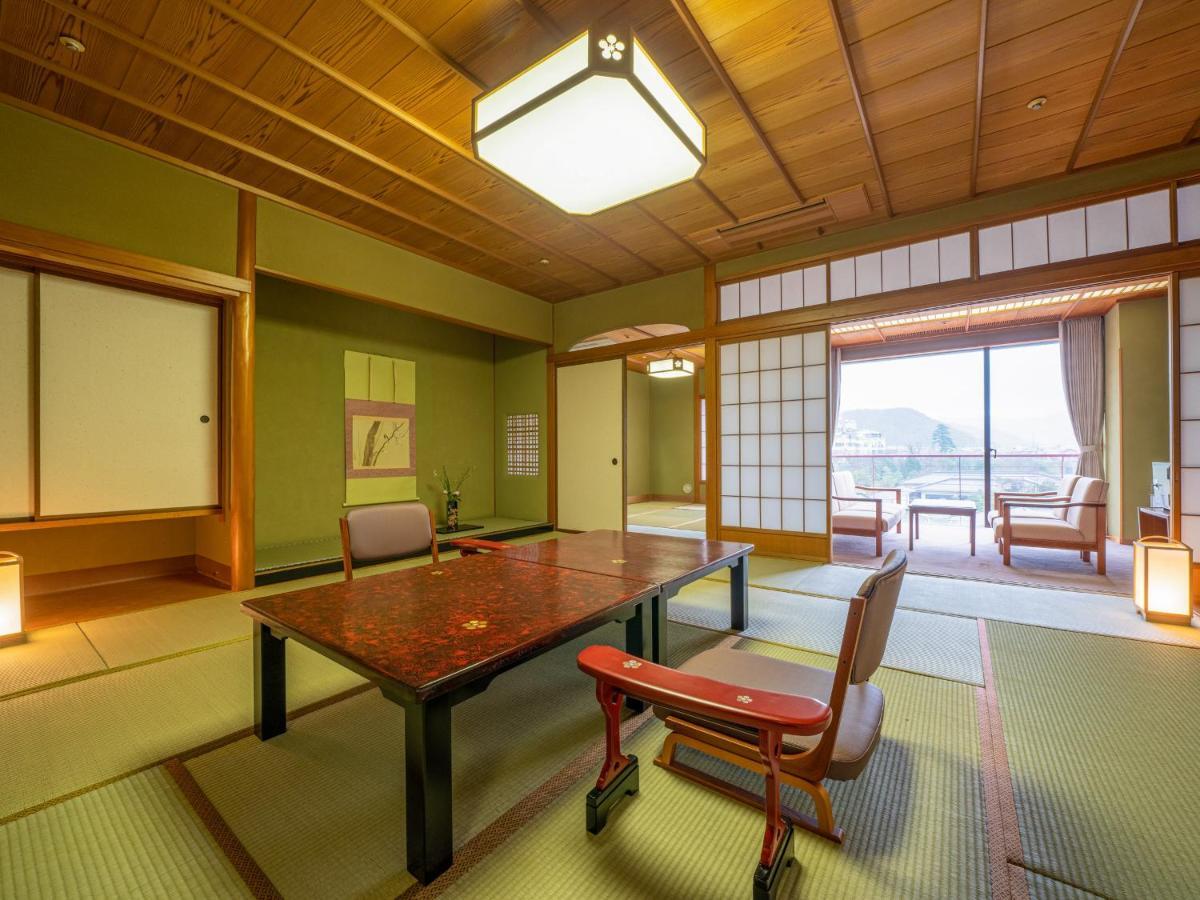 Yamashiro Onsen Miyabi No Yado Kaga Hyakumangoku Hotel Buitenkant foto
