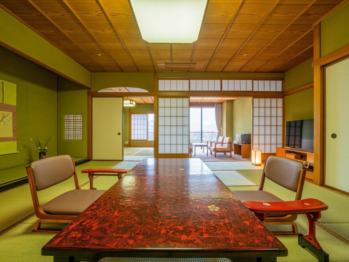Yamashiro Onsen Miyabi No Yado Kaga Hyakumangoku Hotel Buitenkant foto
