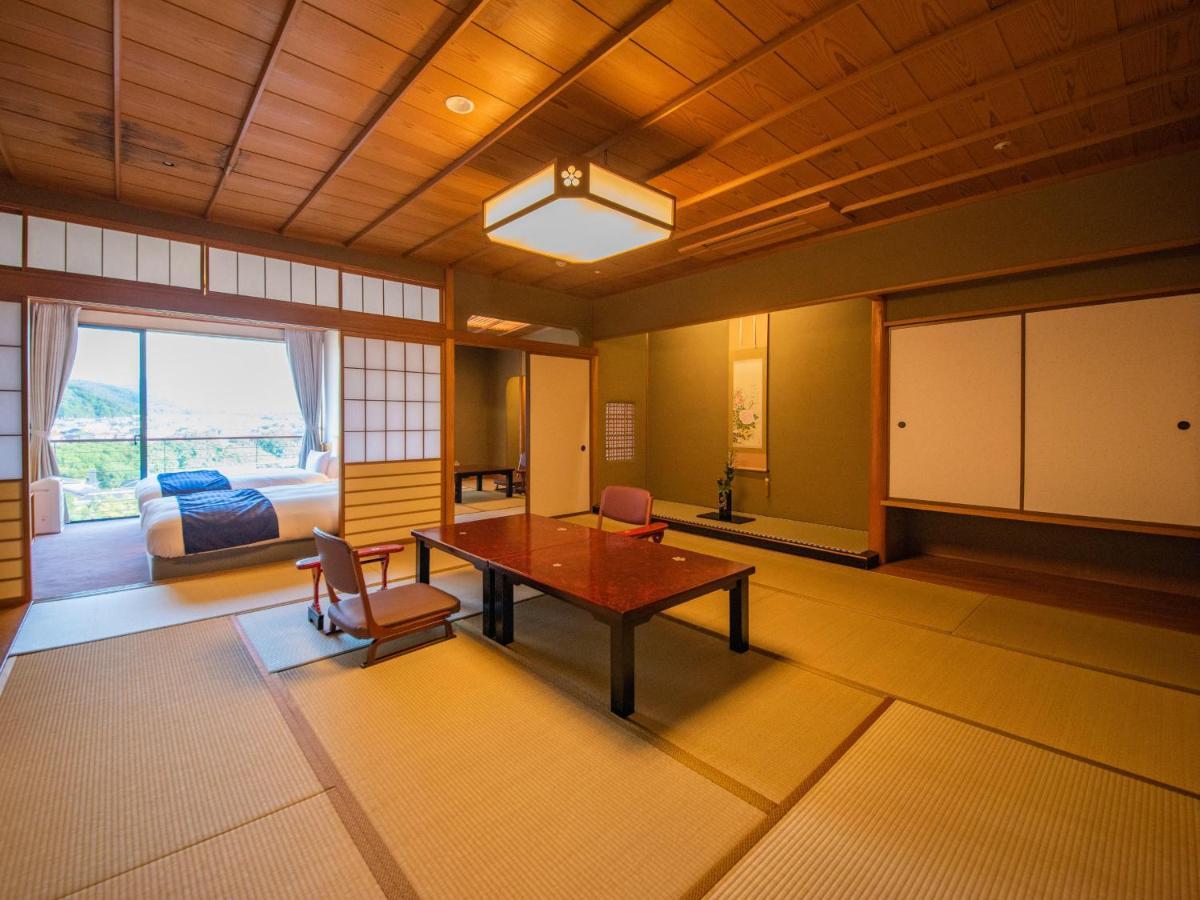 Yamashiro Onsen Miyabi No Yado Kaga Hyakumangoku Hotel Buitenkant foto