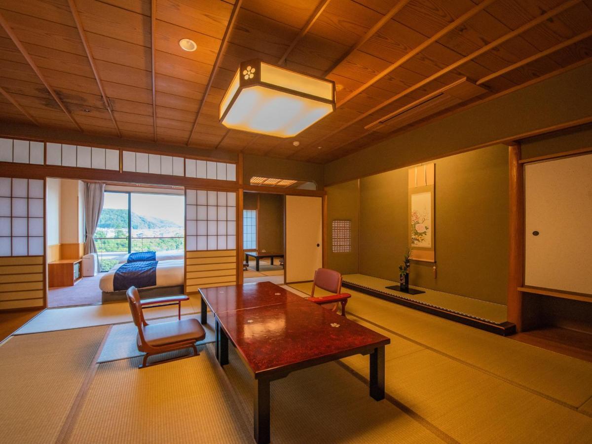 Yamashiro Onsen Miyabi No Yado Kaga Hyakumangoku Hotel Buitenkant foto